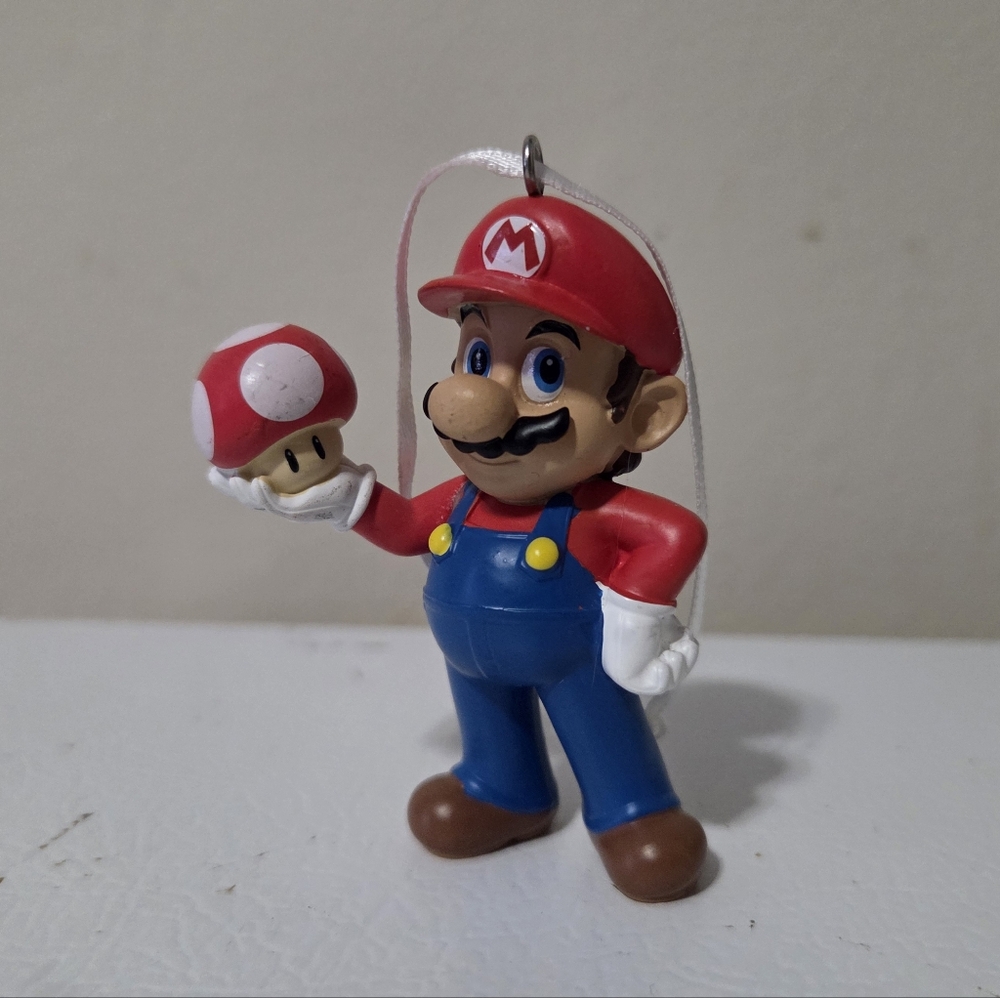 Hallmark Mario - Super Mario Gift Keepsake Ornament 2022